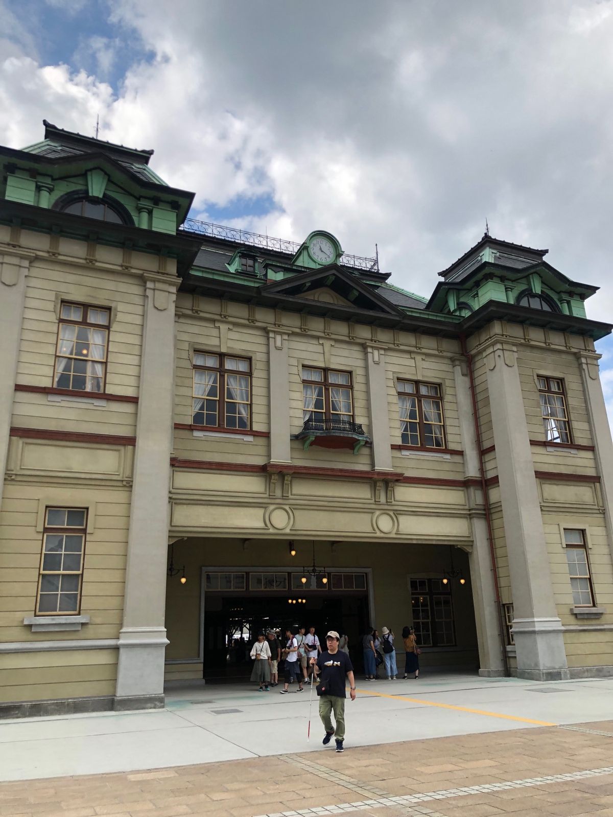 門司港。
北九州の北端にある港町。

洋館などレトロな感じが味わえる
