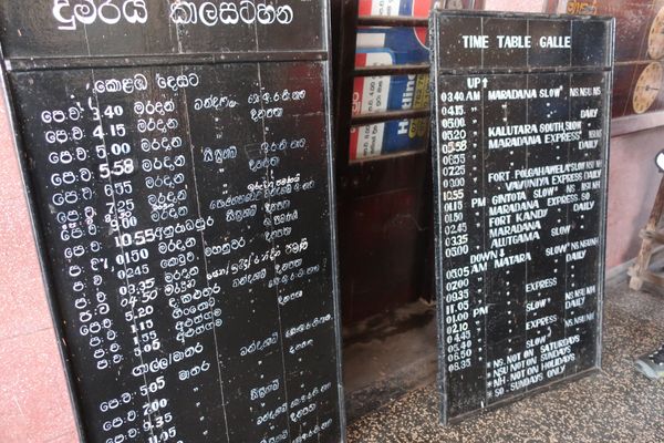 スリランカ・コロンボ「スリランカーコロンボ・ゴール・ティッサマハラマ ・エッラ・キャンディ・シギリア・ダンブッラ」の写真：ゴール駅からマータラ駅へ。スパイスと共に...