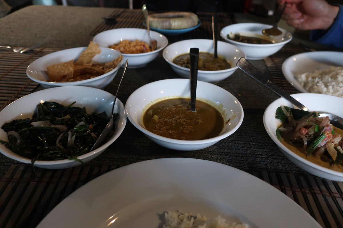 大晦日の夜はHot Spotでカレー。
ティッサの宿、AriyaTissa...