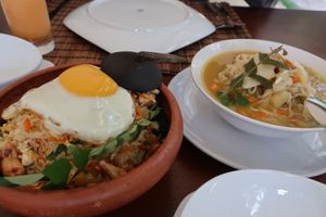 大晦日の夜はHot Spotでカレー。
ティッサの宿、AriyaTissa...