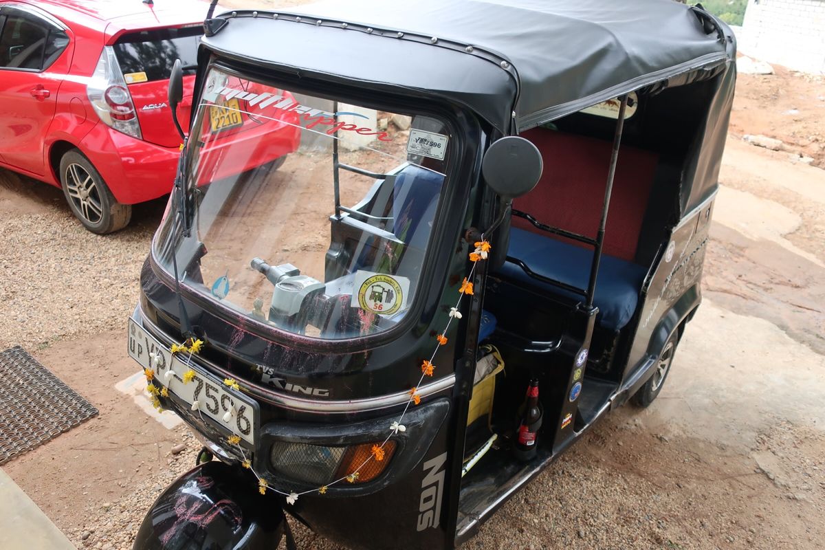 エッラの朝はオシャレなトゥクトゥクでHalpewatte Tea Fact...