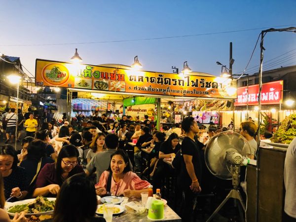 タイ・バンコク「タイ・バンコク」の写真：昼も夜もマーケット巡り。