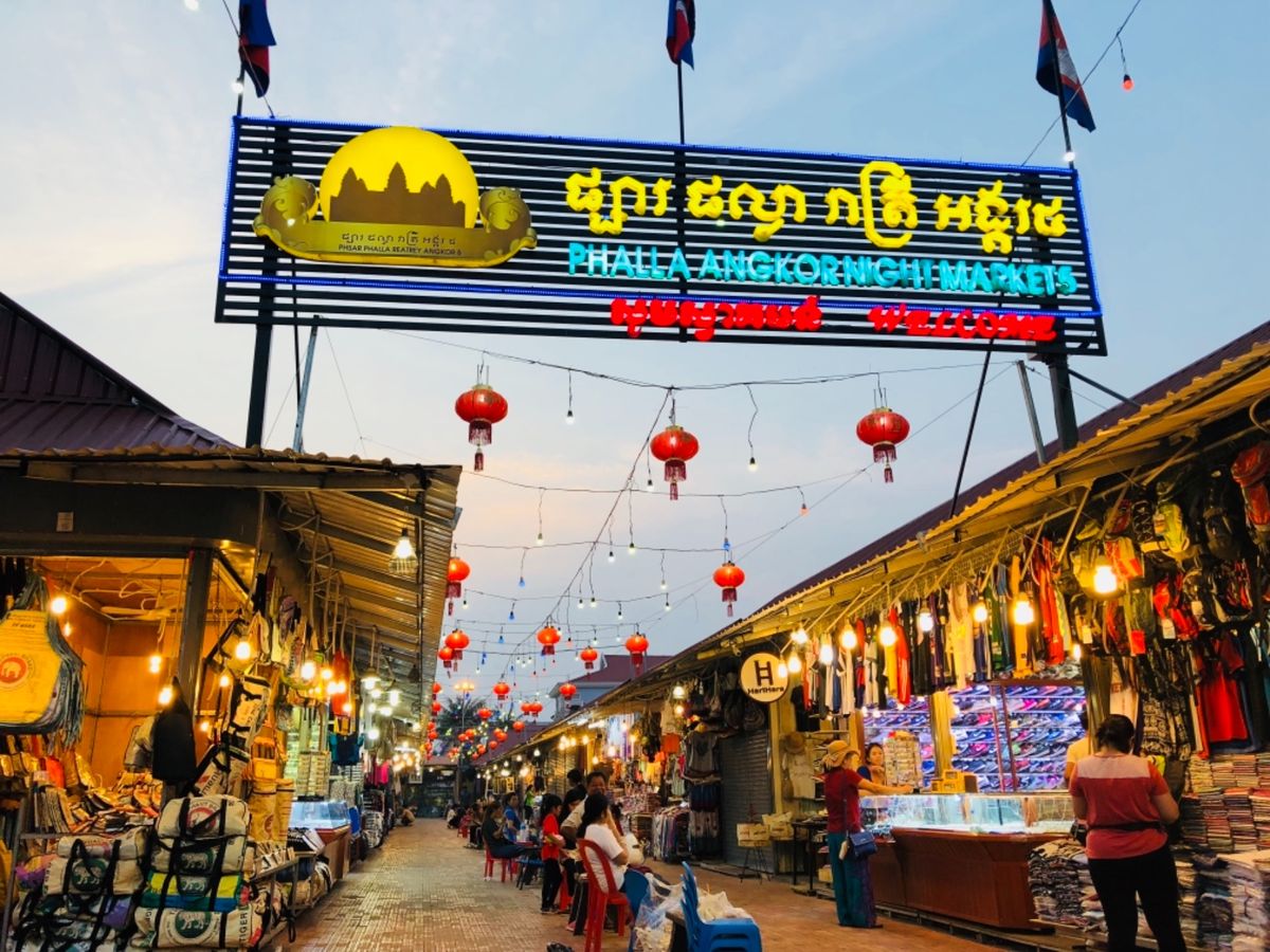 シェムリアップの街をウロウロ。感想はパリピの巣窟。