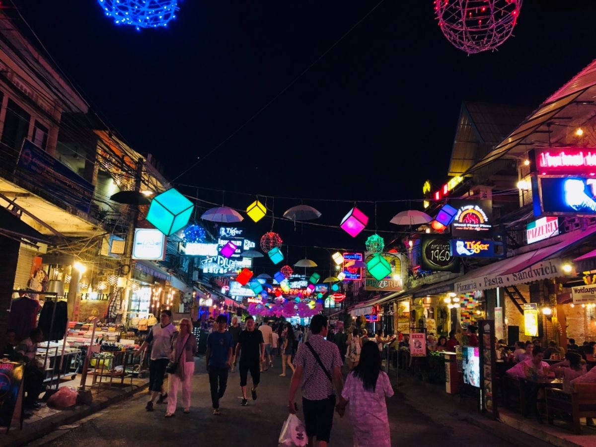 シェムリアップの街をウロウロ。感想はパリピの巣窟。