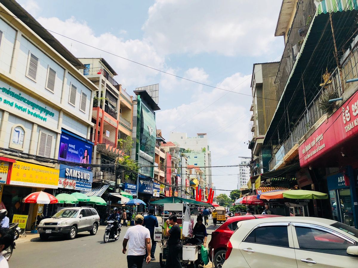 プノンペンは都会。中国の投資がすごい。