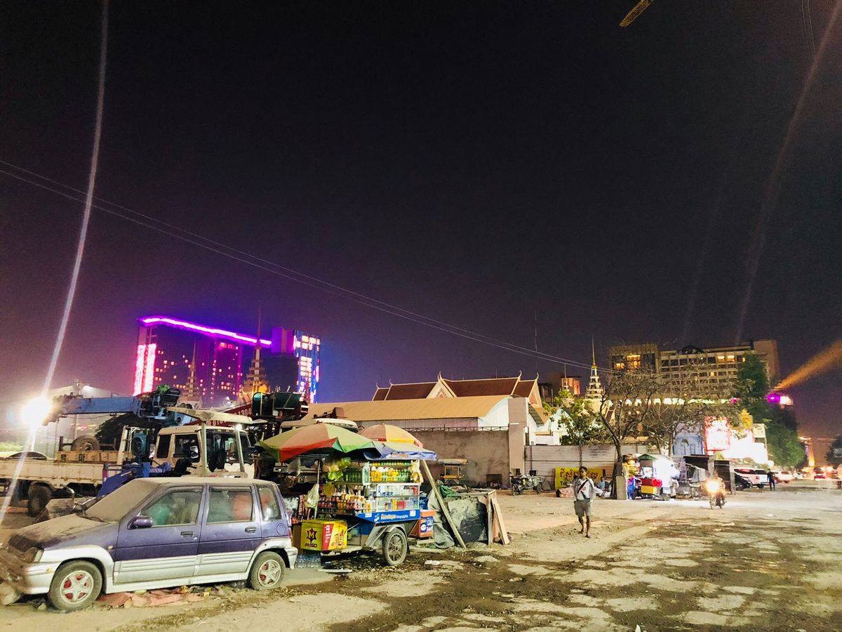 プノンペンは都会。中国の投資がすごい。