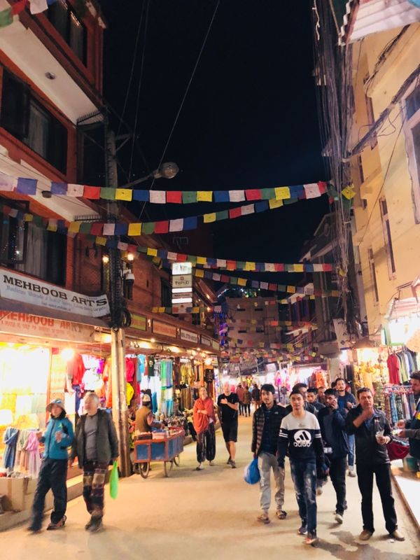 ネパール・カトマンズ、ポカラ「ネパール｜カトマンズ・ポカラ」の写真：雑多な感じか良い感じのカトマンズ。埃がす...