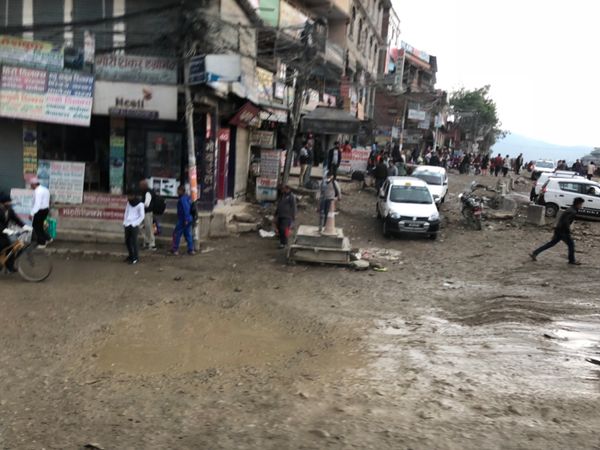 ネパール・カトマンズ、ポカラ「ネパール｜カトマンズ・ポカラ」の写真：カトマンズからポカラへ。キングオブ悪路。