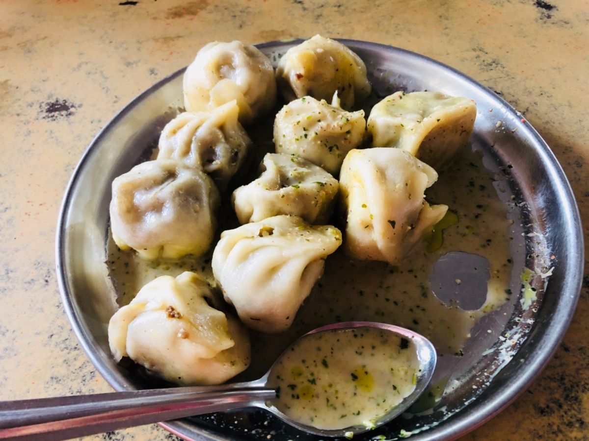 ダルバート(カレー)、チャーハン、ラッシー、モモがとにかく美味い！！！