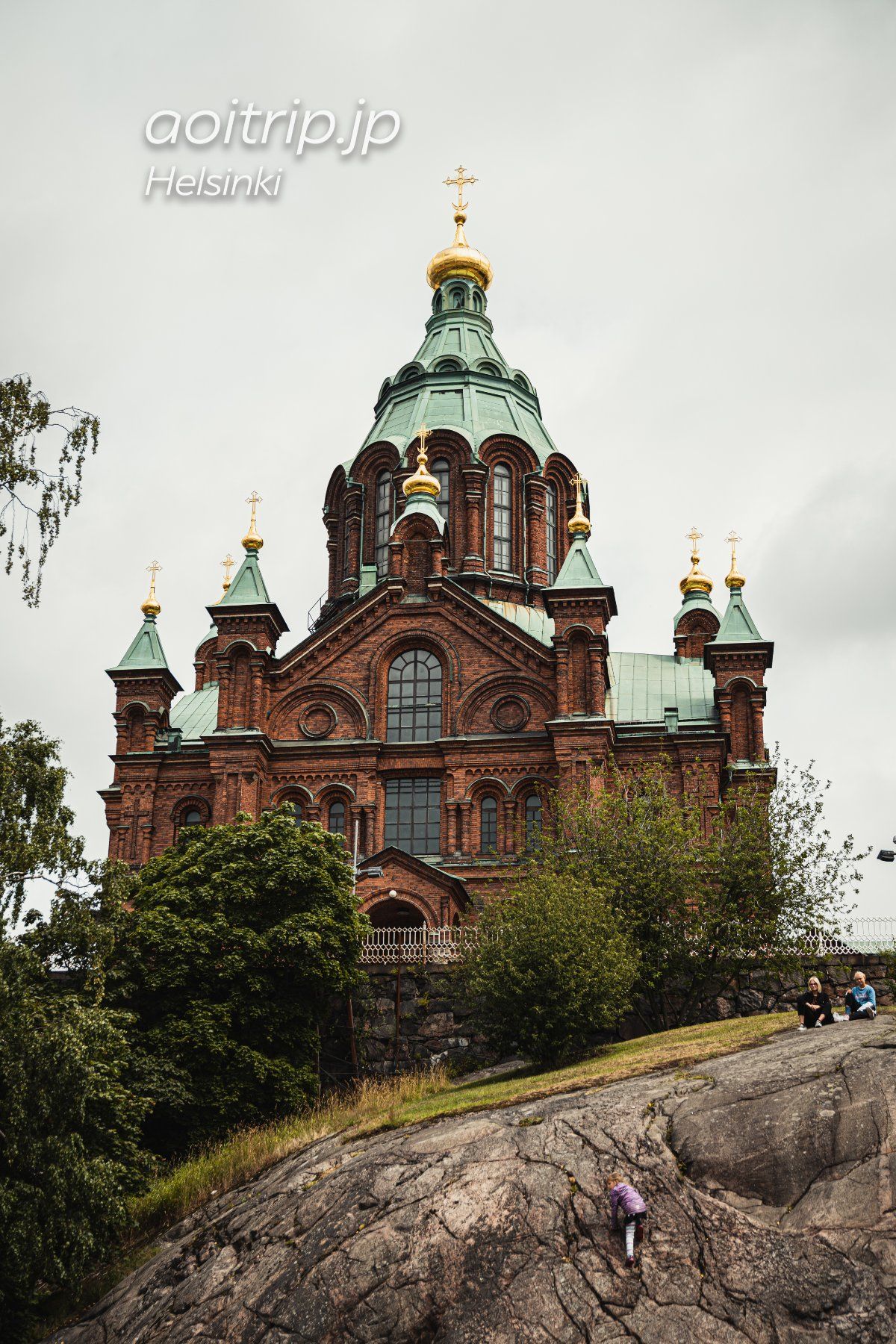 帝政ロシア時代に建設された生神女就寝大聖堂

金色の玉ねぎ型のドーム・...