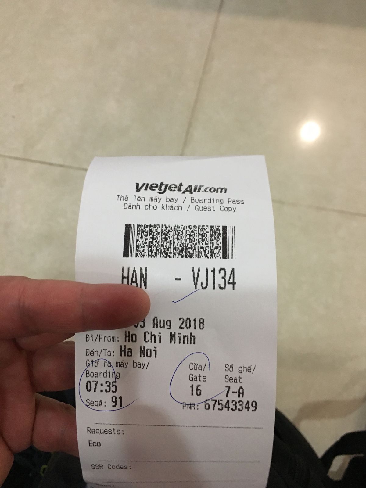 雷魚鍋。ターメリック油で煮込む。たっぷりのパクチーとブンにかけて食べる。
...