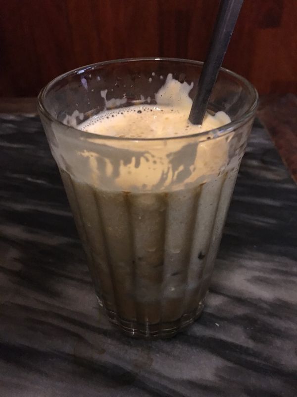 ベトナム・ハノイ「本当の戦争の話をしよう」の写真：名物エッグコーヒー。ラム酒の香りがいい香り。