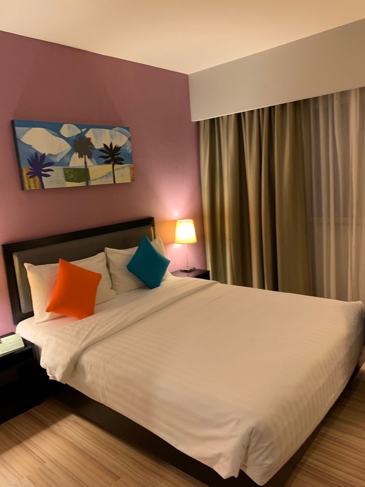 Royal Brunei航空機内に乗り込むと歌が流れていました。なんでもア...