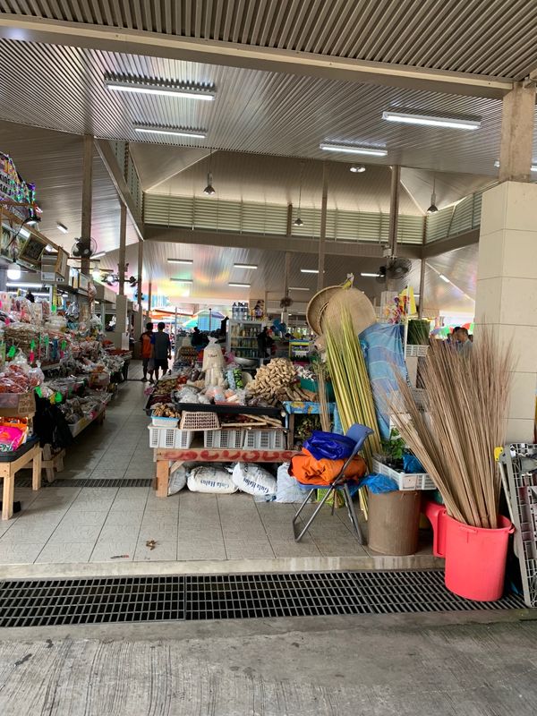 ブルネイ・ダルサラーム国・バンダルスリブガワン「マレーシア経由、アジアの産油国ブルネイ・ダルサラームへ」の写真：水上都市カンポンアイール。
小学校が5...