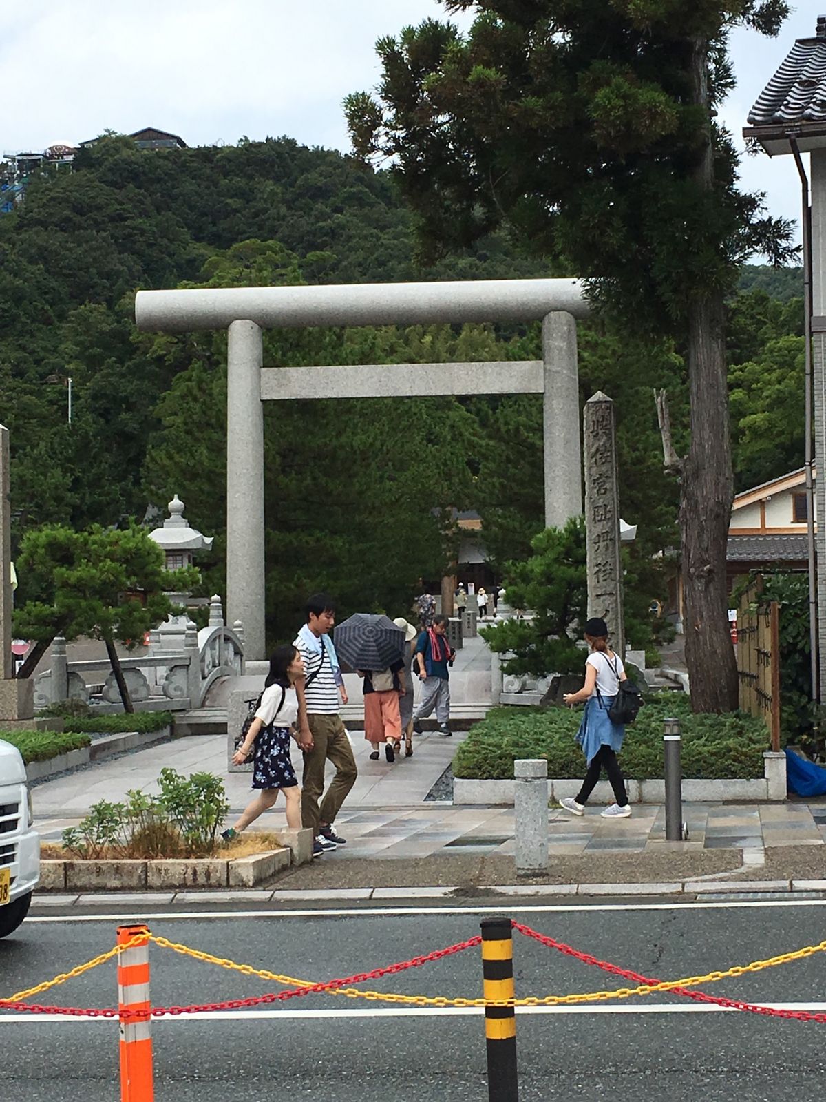 この輪っかを通ると頭がよくなるらしいが、多分物理的にムリ