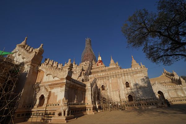 ミャンマー・ヤンゴン「甥と妹とミャンマー・バガン遺跡の旅」の写真：ホテルで休憩し、次に来たのはアーナンダ寺...