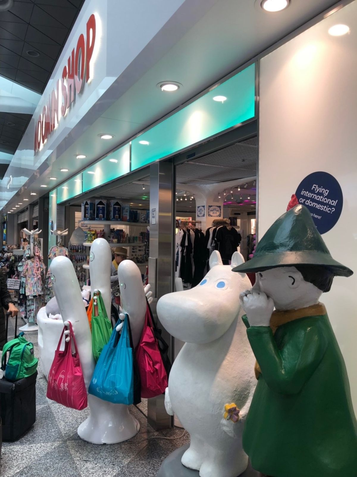 空港のムーミンショップ
フィンランドでは随所でムーミンを見かけました。...