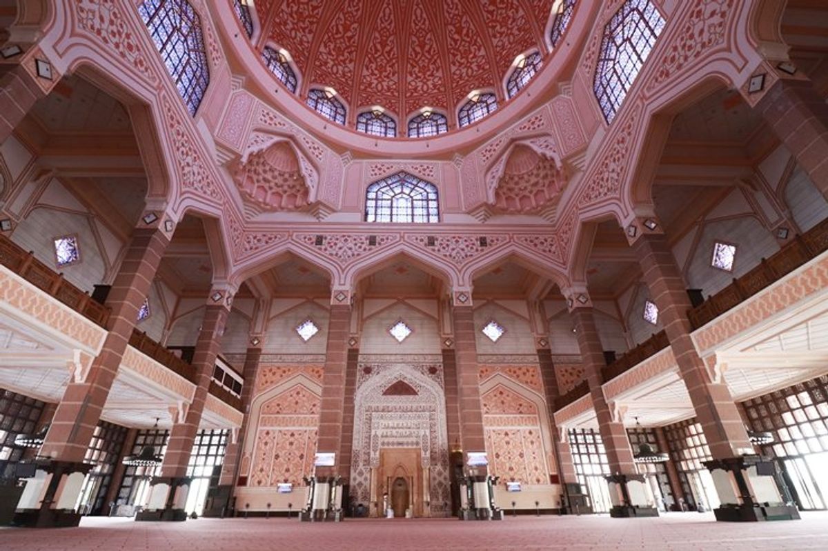 マレーシアの首都クアラルンプールから南へ車で40分ほどの場所にある行政都市...