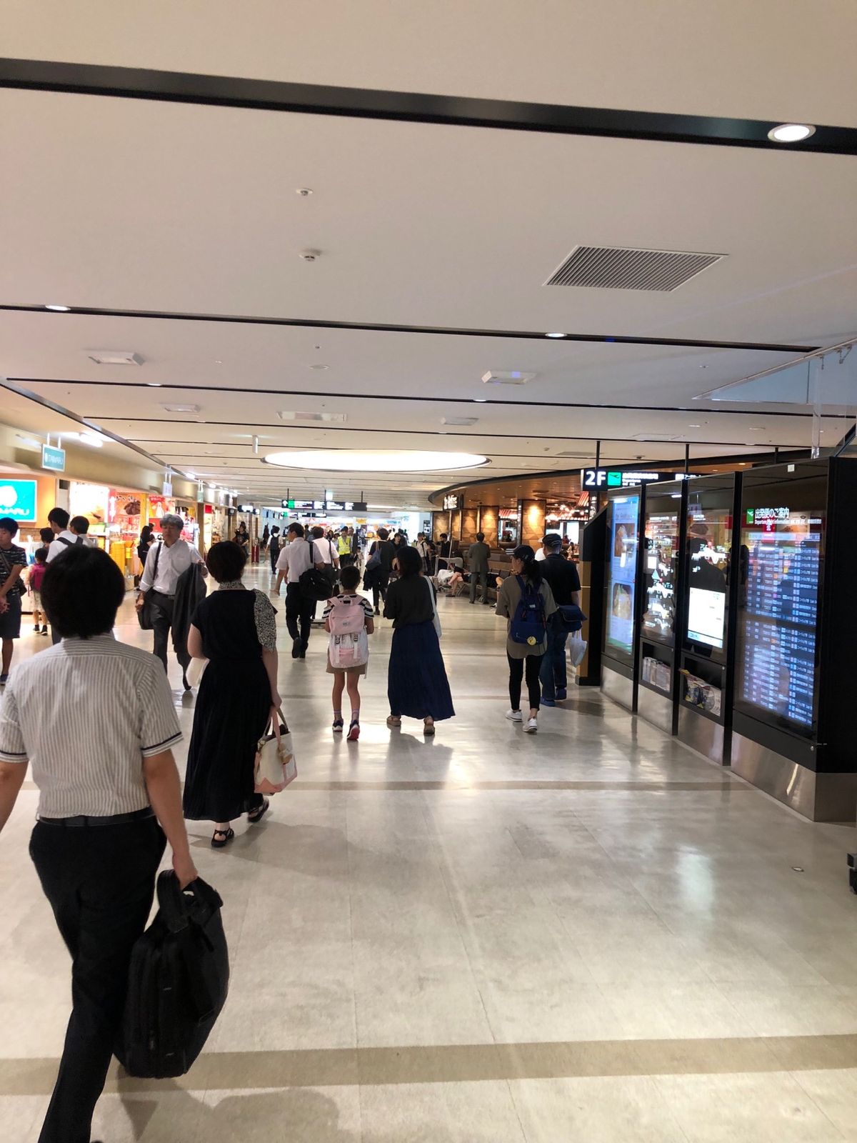 福岡終了

シメは福岡空港。博多から10分もかからず空港について、東京...