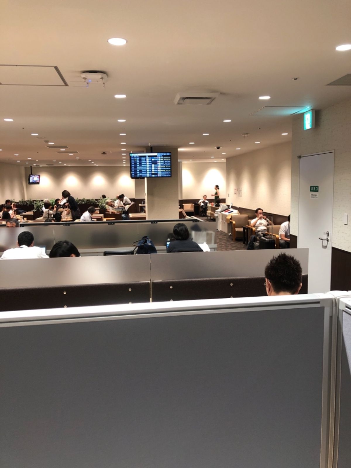 福岡終了

シメは福岡空港。博多から10分もかからず空港について、東京...