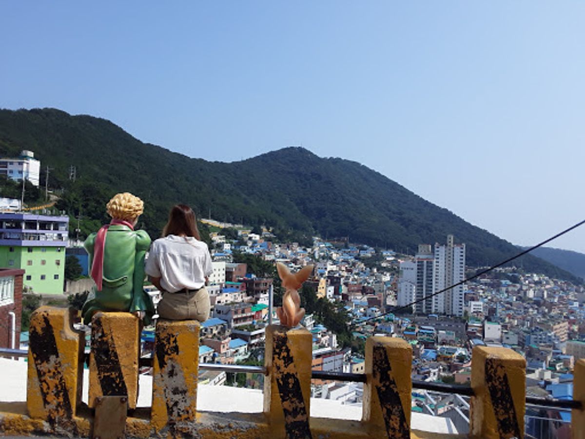 友人を訪ねてプサンへ。

なんとなくよくニュースで取り上げられる少女像...