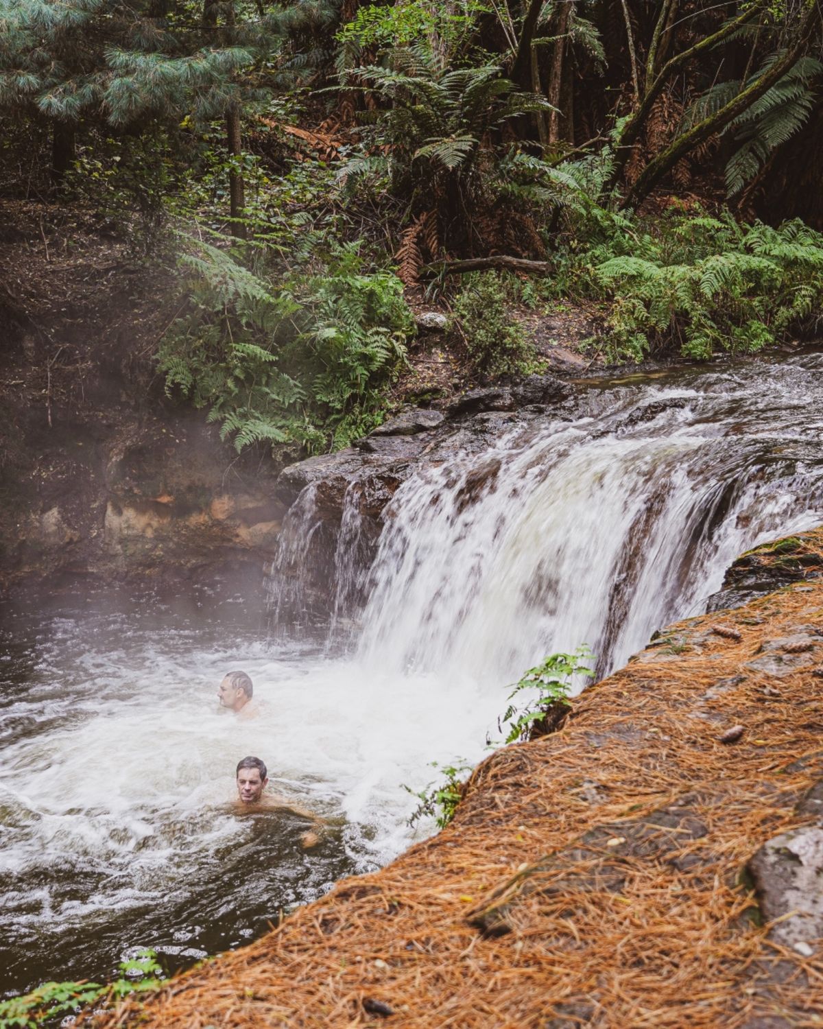‪ワイオタプ最後のイベントは天然温泉の川「ケロセンクリーク」

レディノッ...