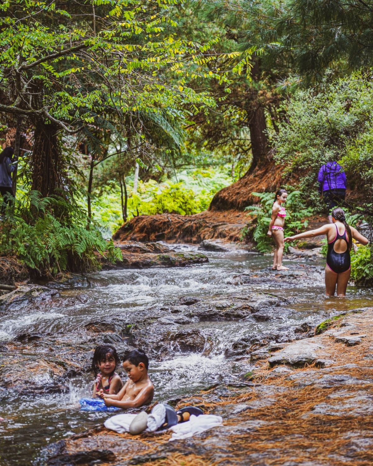 ‪ワイオタプ最後のイベントは天然温泉の川「ケロセンクリーク」

レディノッ...