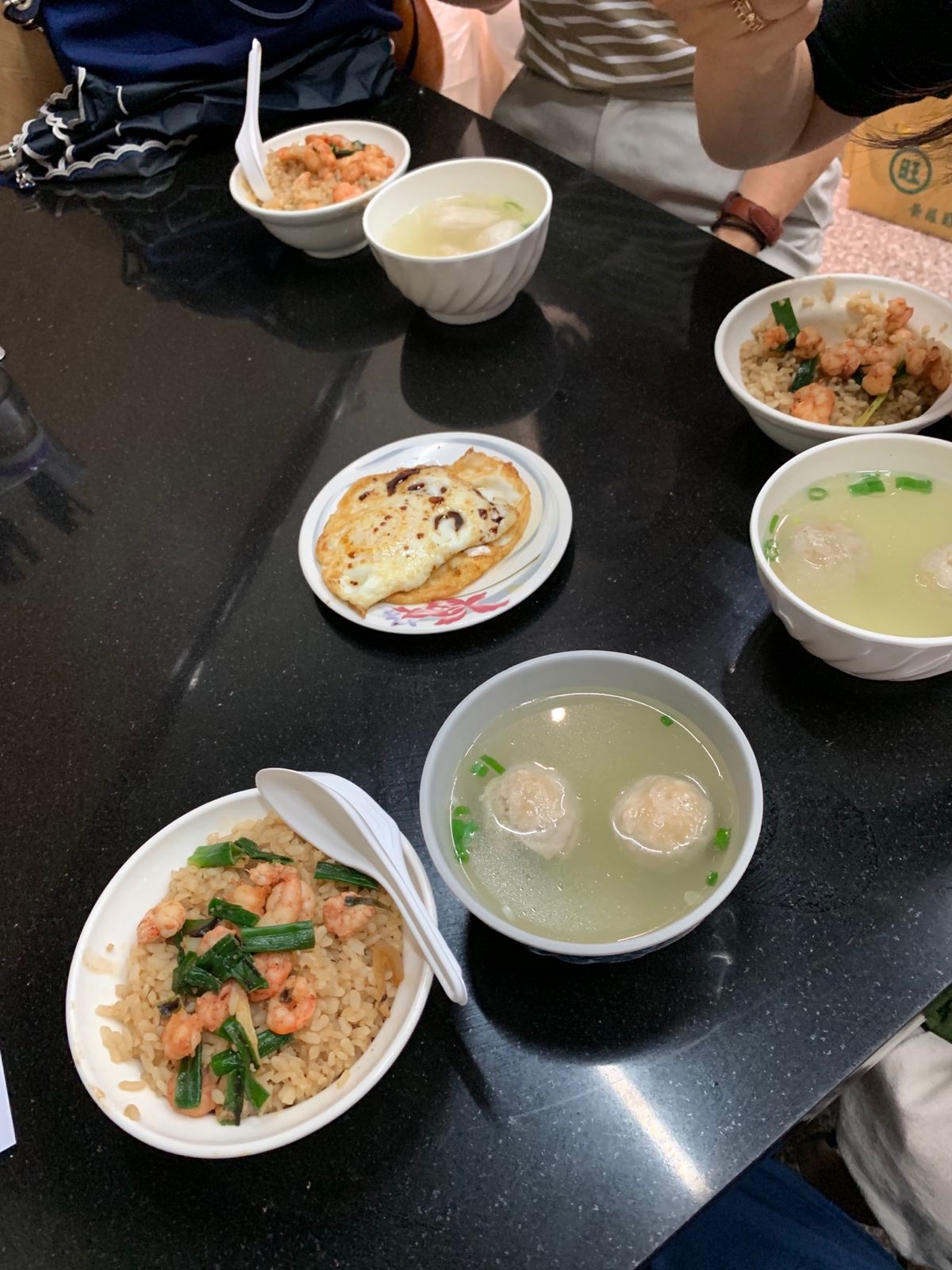 集品蝦仁飯、泰成水菓店。