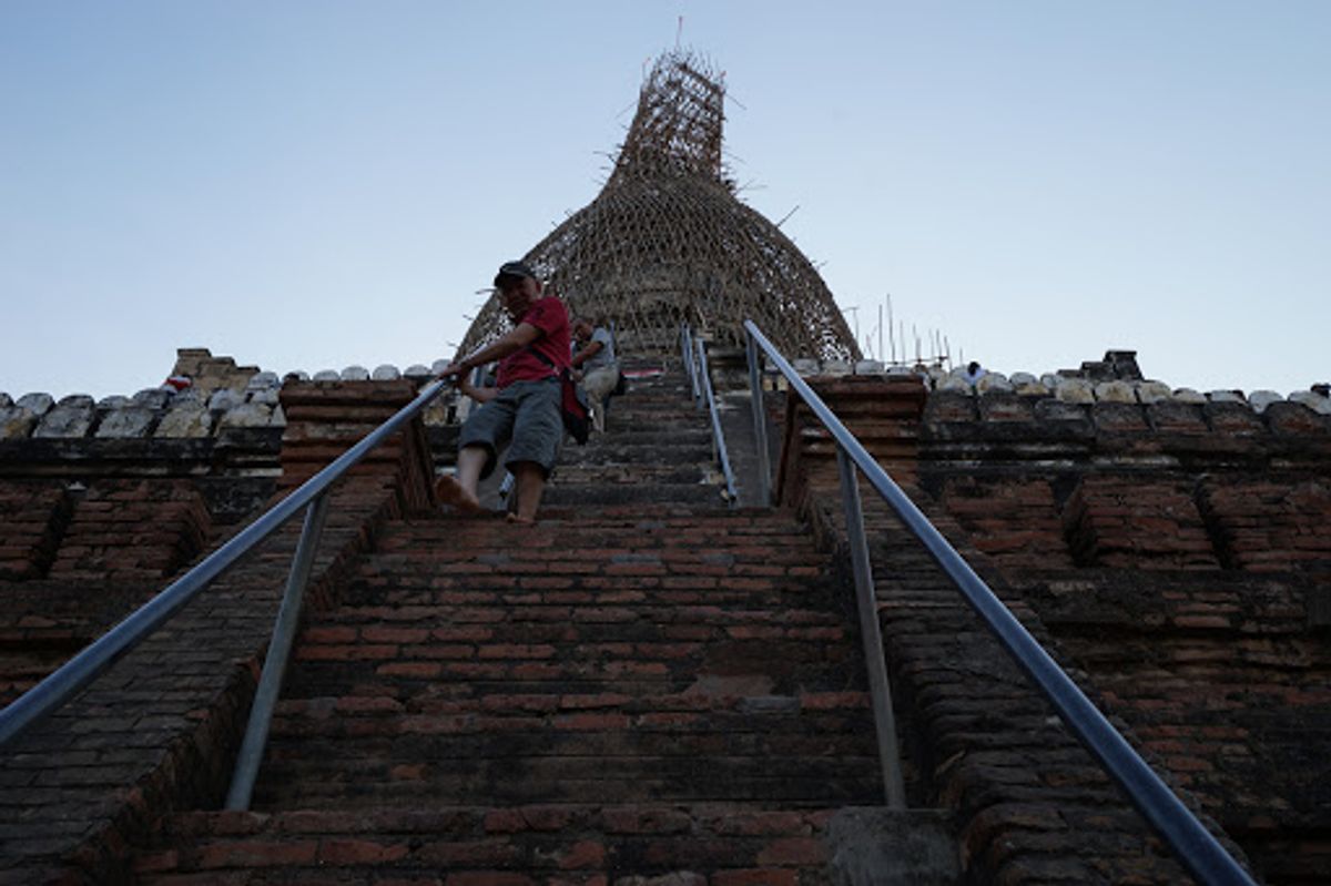 日が傾いてきた。

どこかのパゴダに登る。

そのパゴダの上からバガンの遺...