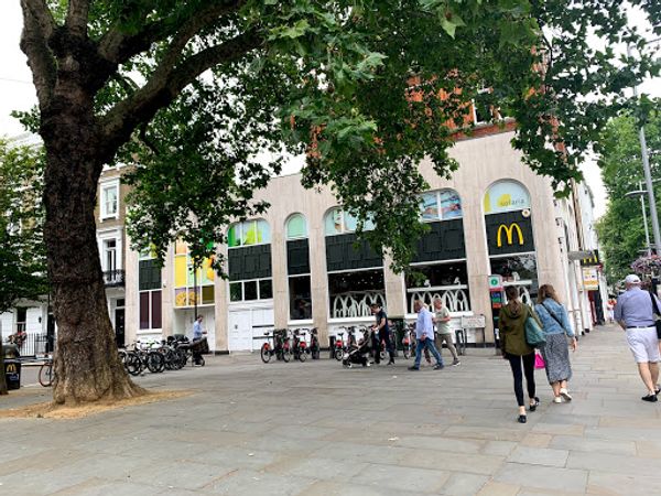 イギリス(英国)・London「イギリス旅行」の写真:夜ご飯をどうしようかと外に出たけど疲れた...