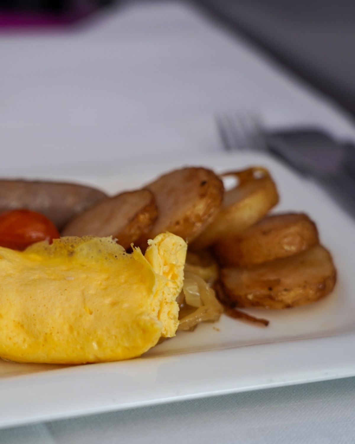 飛行機に乗り東京に向かう。直行便で11時間。
行きと同じニュージーランド...