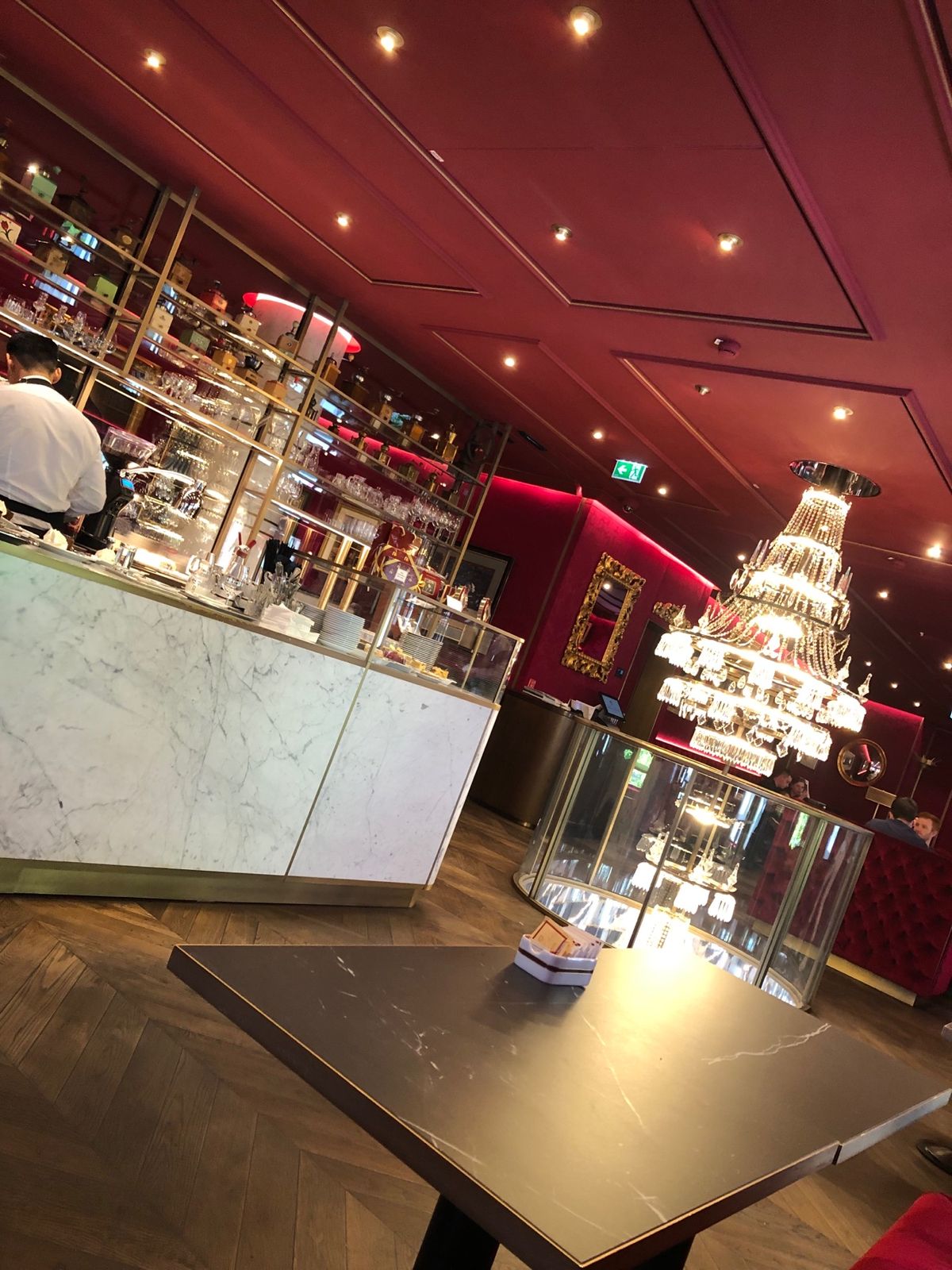 本場のザッハトルテをいただきました♡
ウィンナーコーヒー頼みそびれたことは...