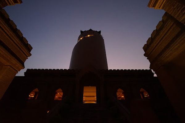 ミャンマー・ヤンゴン「甥と妹とミャンマー・バガン遺跡の旅」の写真：バガンの夕日を眺めて今日の日程は終わり、...