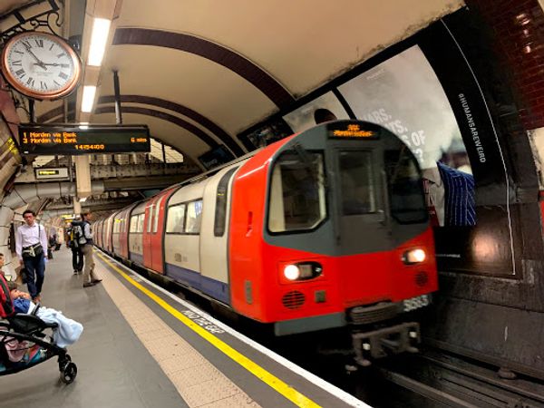 イギリス(英国)・London「イギリス旅行」の写真:地下鉄 underground
ロンド...