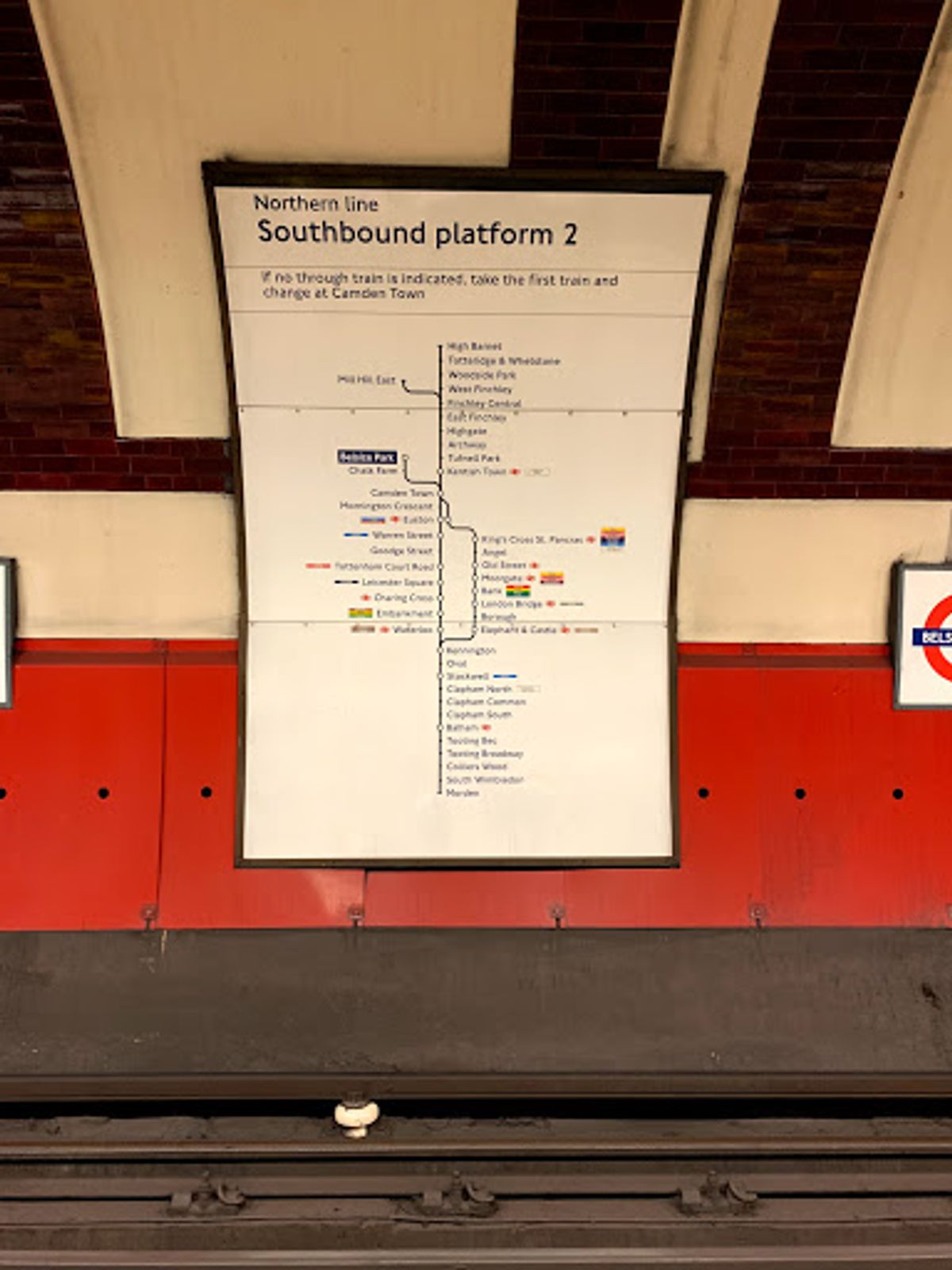 地下鉄 underground
ロンドンの地下鉄はtubeと呼ばれていて...