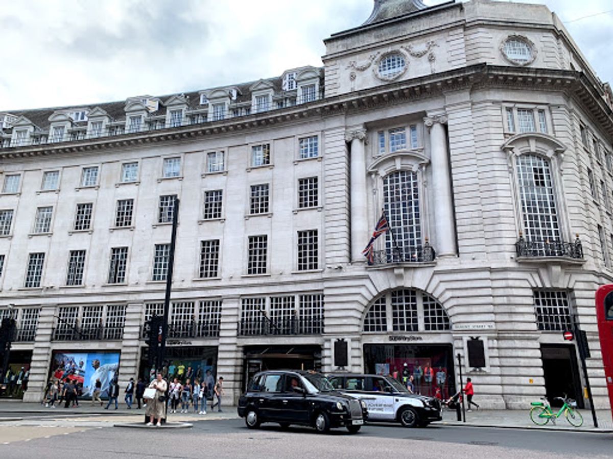 ピカデリーサーカス
これが新宿三丁目にある映画館の由来のところかあ
そ...