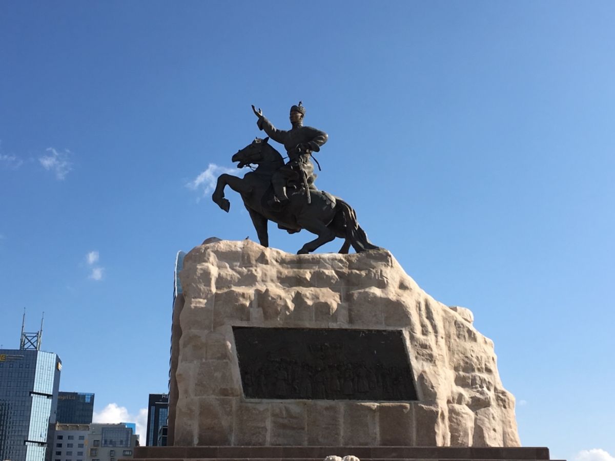 スフバートル広場、亀石、馬