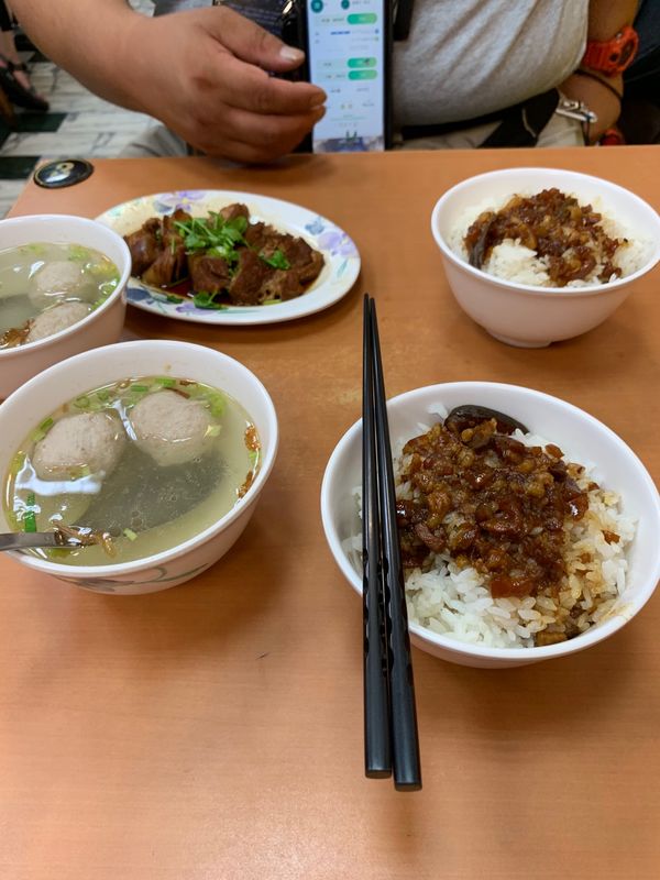 台湾・台北「台湾の友人を尋ねて」の写真：お昼はお馴染み魯肉飯。黄記魯肉飯という有...