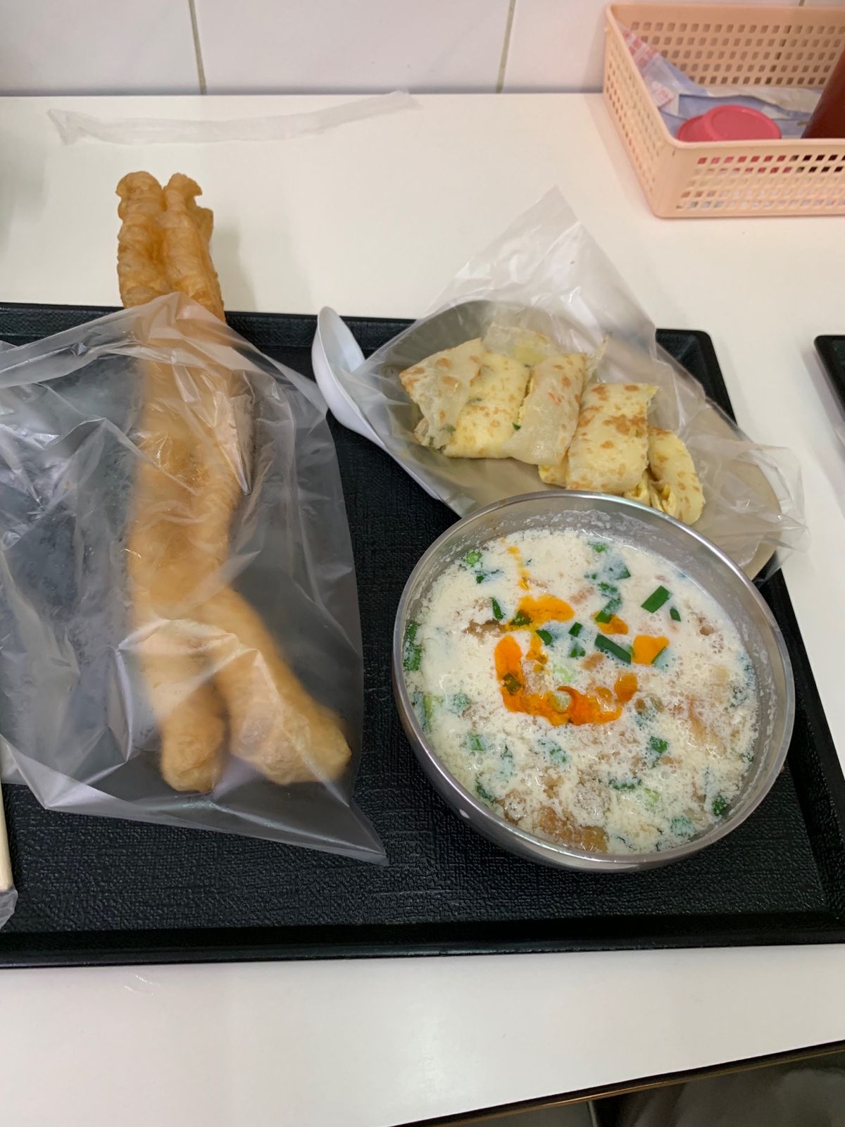 3日目の朝食はガイドでもお馴染み、雙連朝市にある永和世紀豆漿大王へ。
鹹豆...