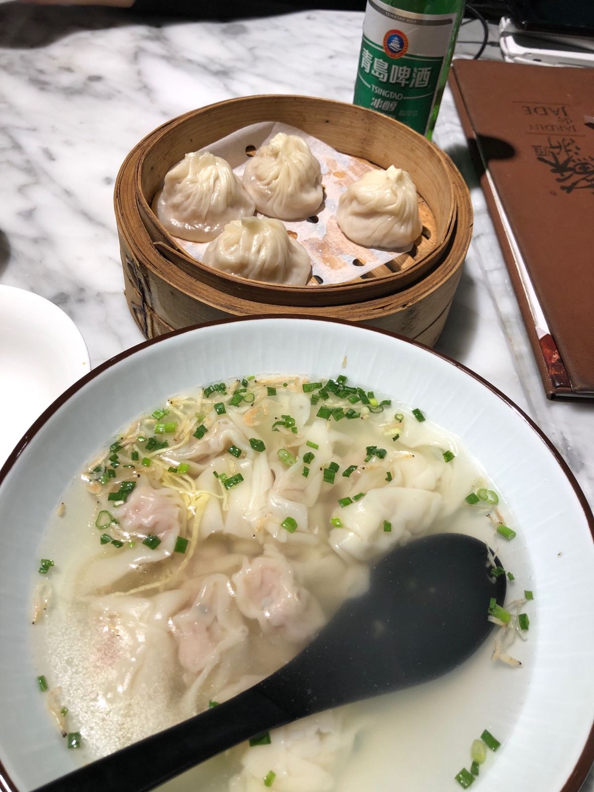 白雲国際空港でトランジット
綺麗で広い空港で、美味しそうなご飯屋さんもたく...