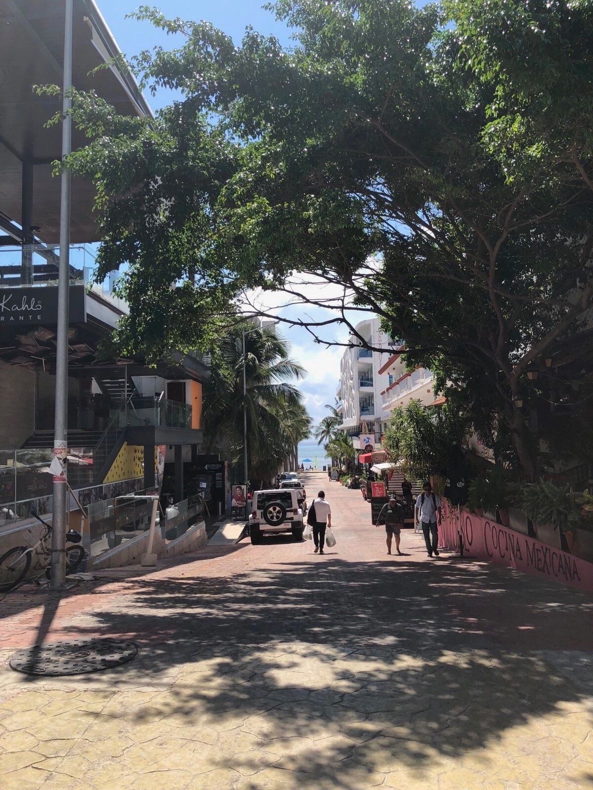 プラヤデルカメルン
コンパクトな港町
ショッピングモール、レストラン、バー...