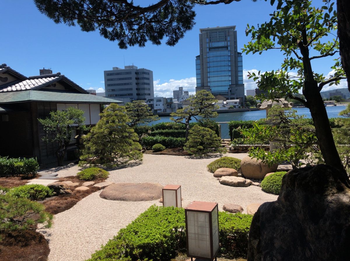 足立美術館を楽しんだ後は八重垣神社の水占い。水占いでは「悩み事解決する」と...