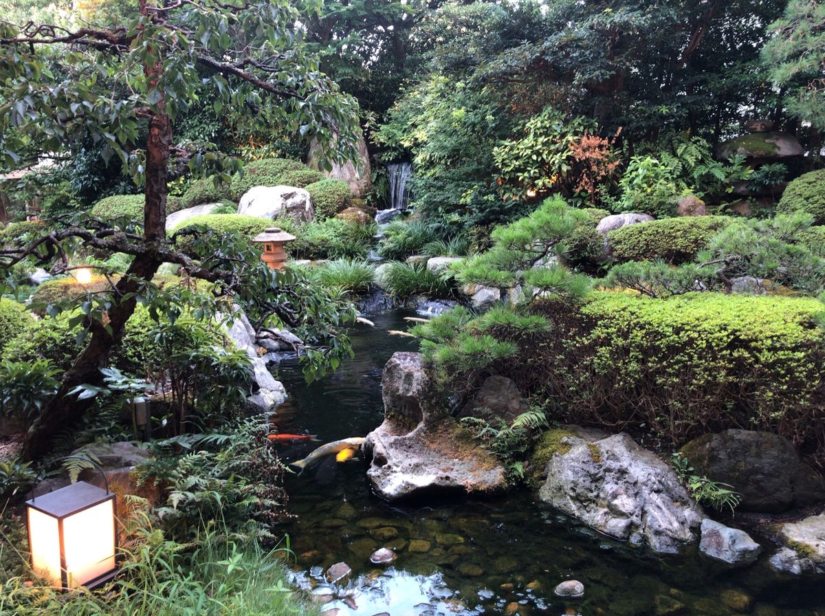 二日目のお宿は島根県の玉造温泉。
こちらの旅館も庭園が美しい旅館でした。も...
