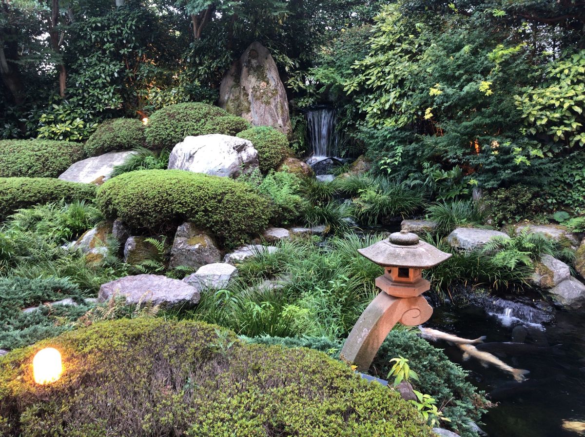 二日目のお宿は島根県の玉造温泉。
こちらの旅館も庭園が美しい旅館でした。も...
