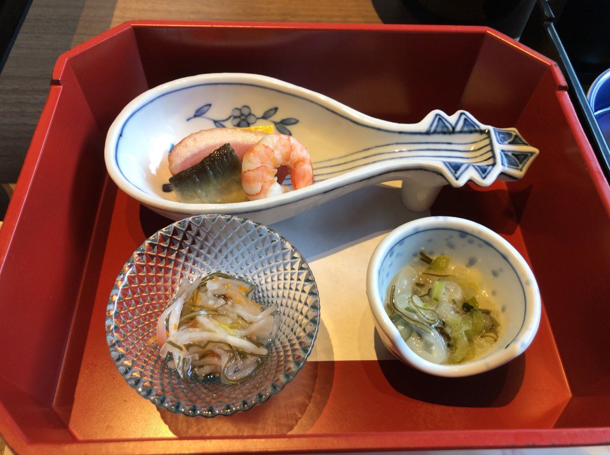 二日目のお宿は島根県の玉造温泉。
こちらの旅館も庭園が美しい旅館でした。も...