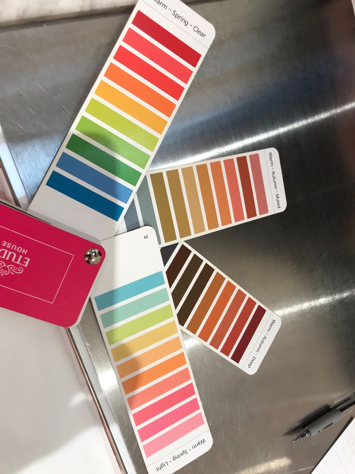 明洞のエチュードハウスでカラー診断もしました