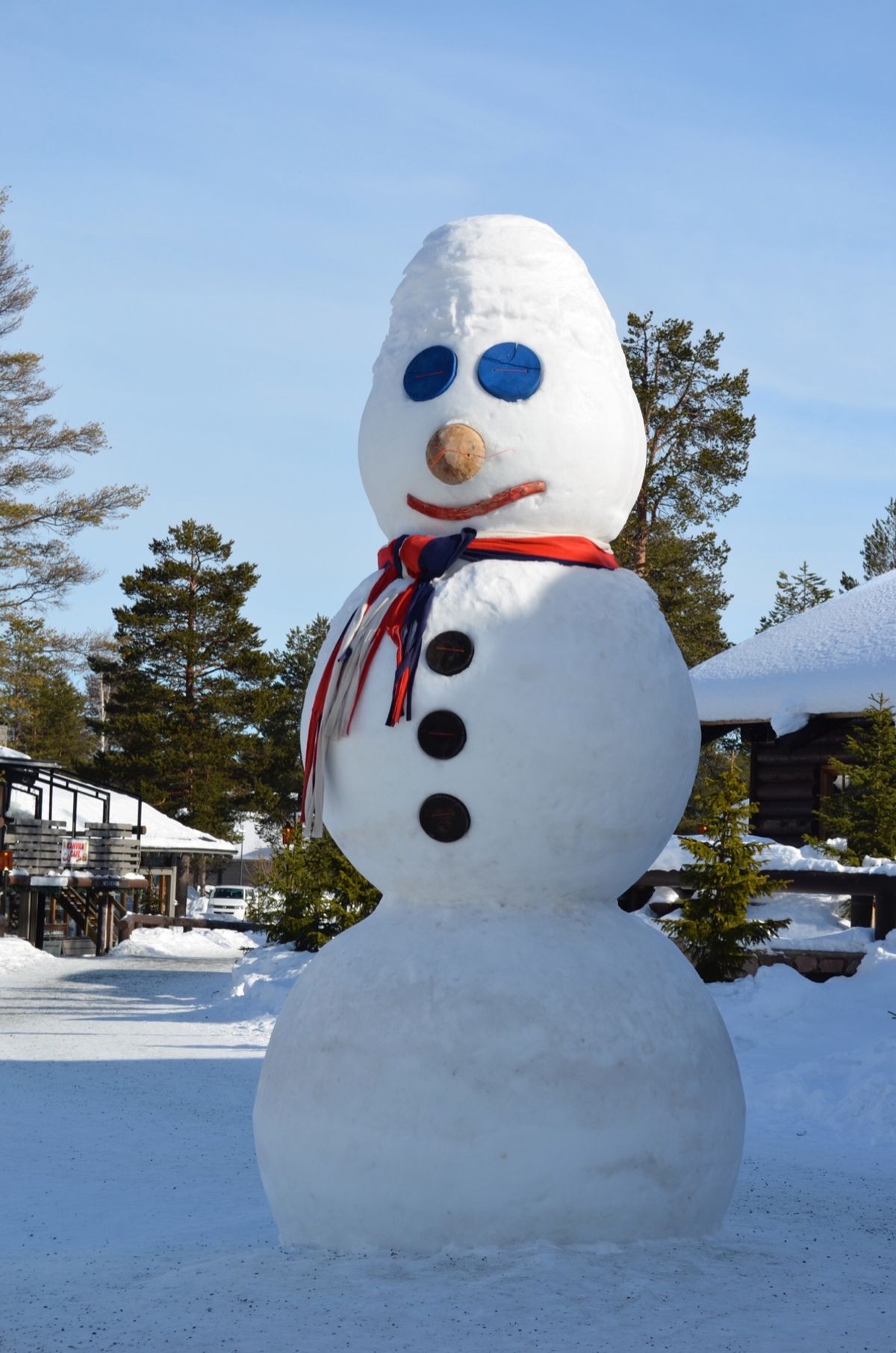 ロヴァニエミのサンタクロース村。ここではサンタさんに会えます。何故か関西弁...