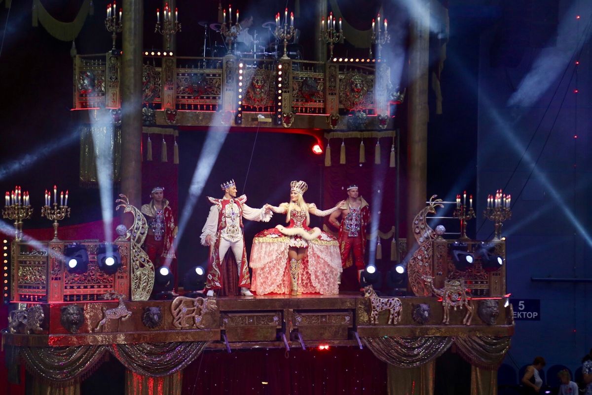 ウラジオストク国立サーカス。華々しい演出に驚愕のアクロバット、コミカルな小...