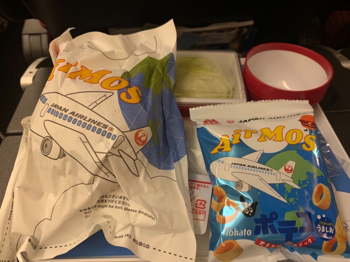 JALの羽田〜サンフランシスコ便でした。
枕あったので自分の枕使わず。あり...