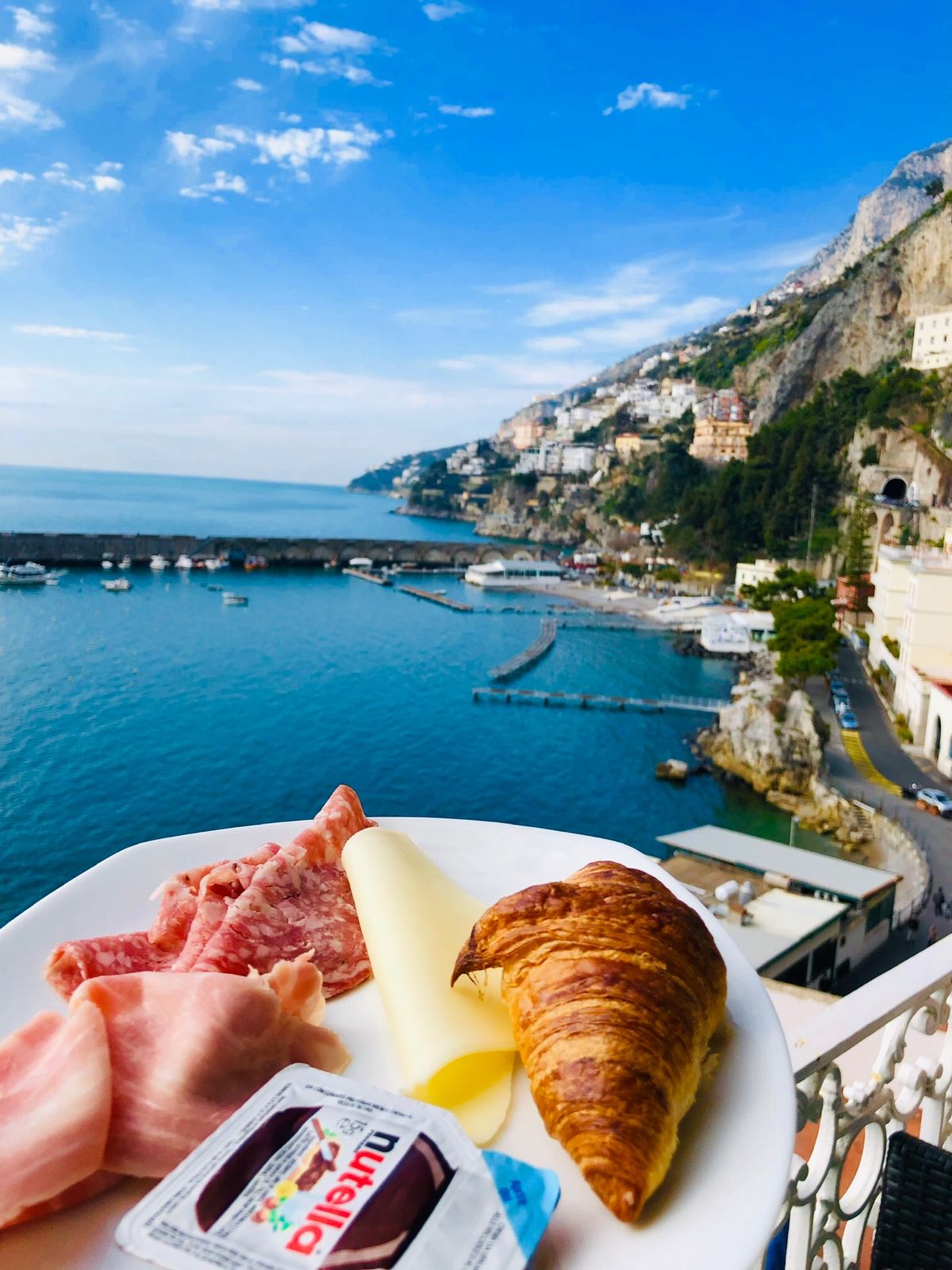 今年3月に南イタリアに行った時。念願のアマルフィ海岸に連れて行ってもらいました！